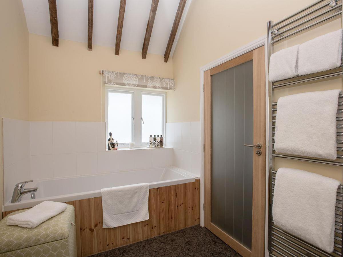 Carrick'S At Castle Farm Hotell Swanton Morley Exteriör bild